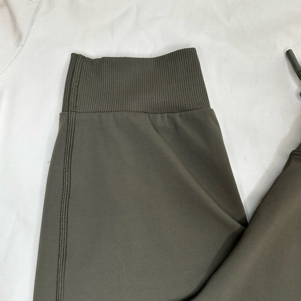 Vuori Women’s Olive Green Performance Joggers High Rise Drawstring Size Large - Picture 2 of 6